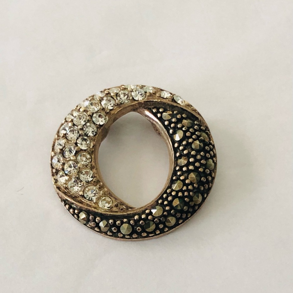 Rhinestone brooch